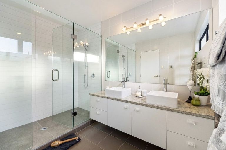 Photo of property in 16 Oak View Terrace, Schnapper Rock, Auckland, 0632