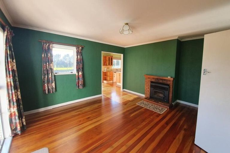 Photo of property in 11 Beach Road, Omata, New Plymouth, 4374