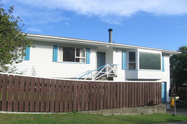 Photo of property in 18 Yarrow Place, Papakowhai, Porirua, 5024