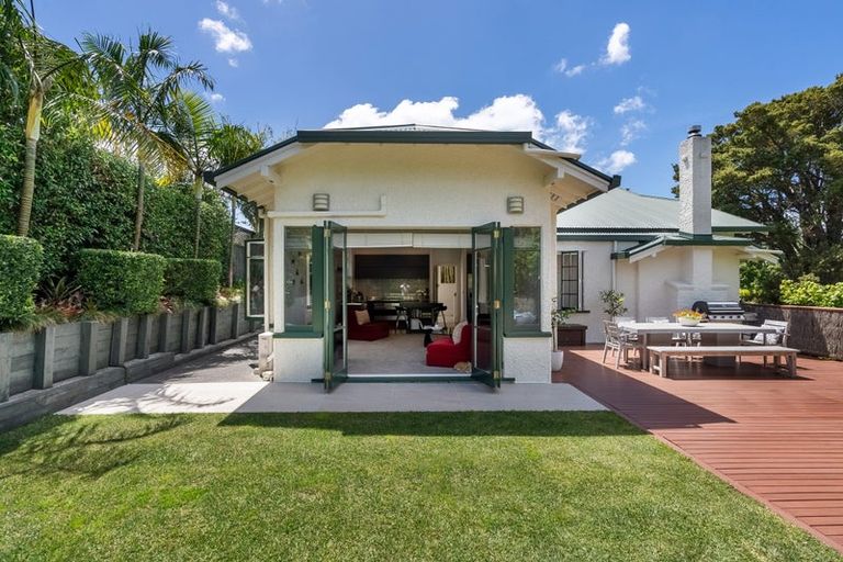 Photo of property in 19 Maritime Terrace, Birkenhead, Auckland, 0626