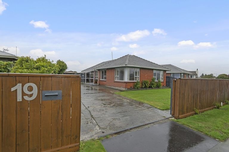 Photo of property in 19 Dunstan Crescent, Hornby, Christchurch, 8042
