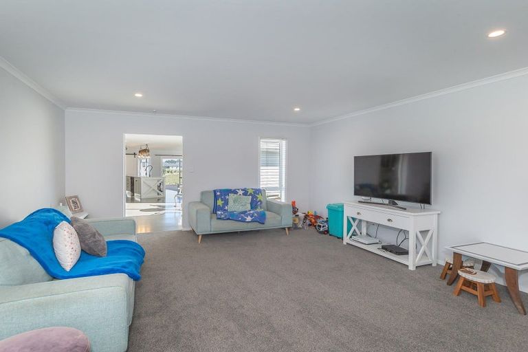 Photo of property in 14 Mowhia Grove, Waitarere, Levin, 5510