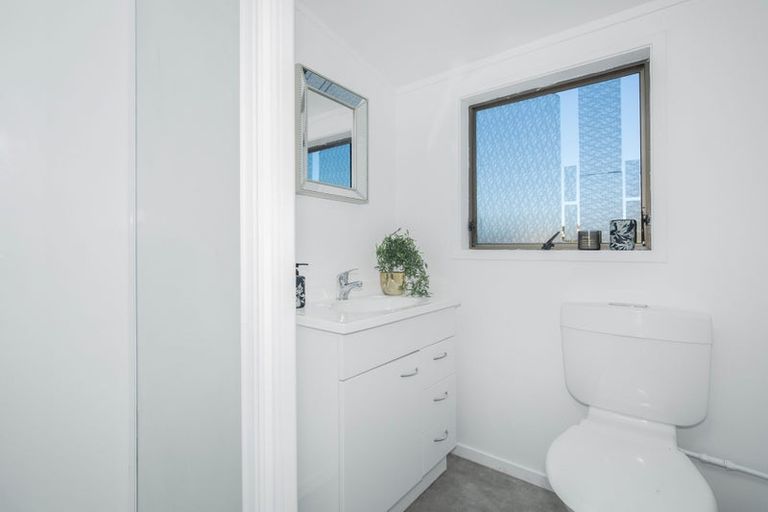 Photo of property in 13 Wallace Road, Ranui, Auckland, 0612