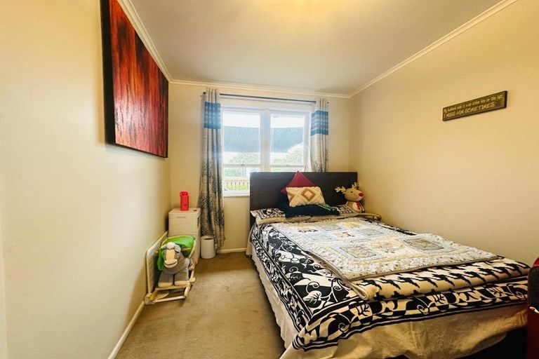 Photo of property in 25 Larnoch Road, Henderson, Auckland, 0610