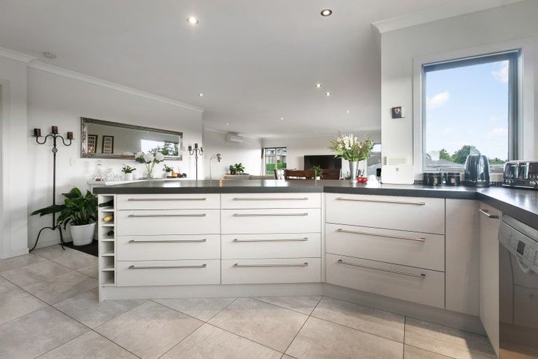 Photo of property in 12 Haden Place, Omokoroa, 3114