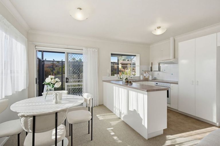 Photo of property in 52 Bodi Place, Te Atatu South, Auckland, 0610