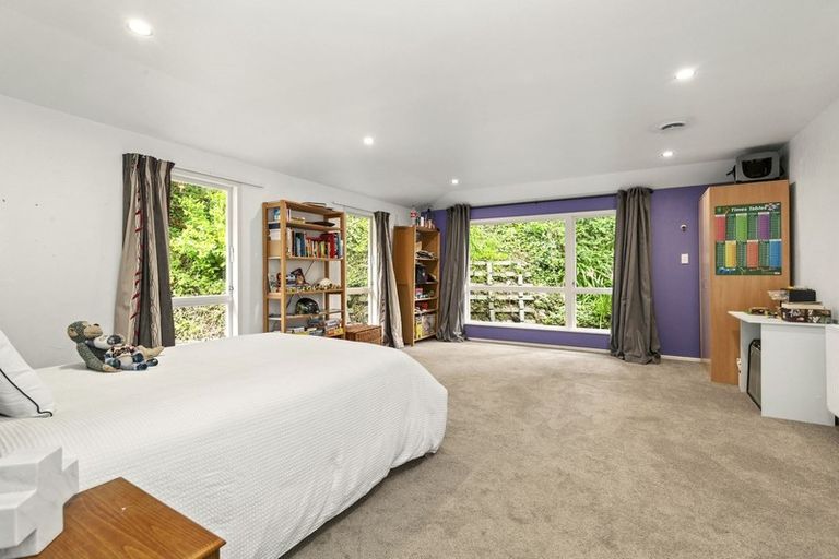 Photo of property in 1 Westhaven Drive, Tawa, Wellington, 5028