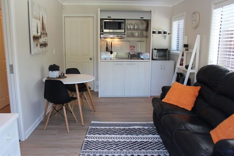 Photo of property in 172 Mellons Bay Road, Mellons Bay, Auckland, 2014