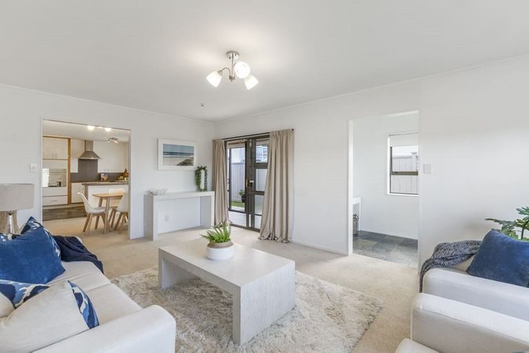 Photo of property in 1/218 Centreway Road, Orewa, 0931