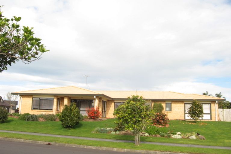 Photo of property in 1 Mull Place, Wattle Downs, Auckland, 2103