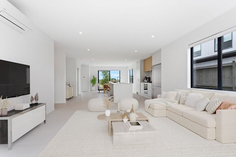 Photo of property in 29 Parkmore Drive, Rosehill, Papakura, 2113