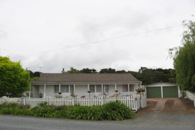 Photo of property in 44 Waikoukou Valley Road, Waimauku, 0812