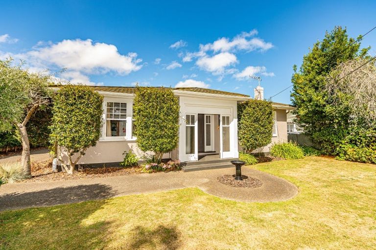 Photo of property in 17 Tarata Street, Saint Johns Hill, Whanganui, 4501