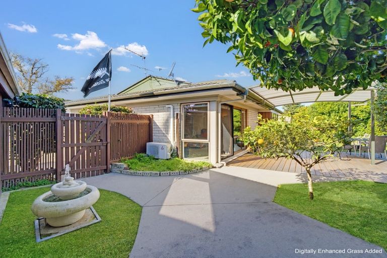 Photo of property in 2/18 Glengowan Place, Conifer Grove, Takanini, 2112