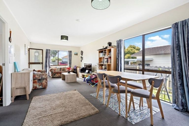 Photo of property in 2/70 Palmers Road, Clendon Park, Auckland, 2103