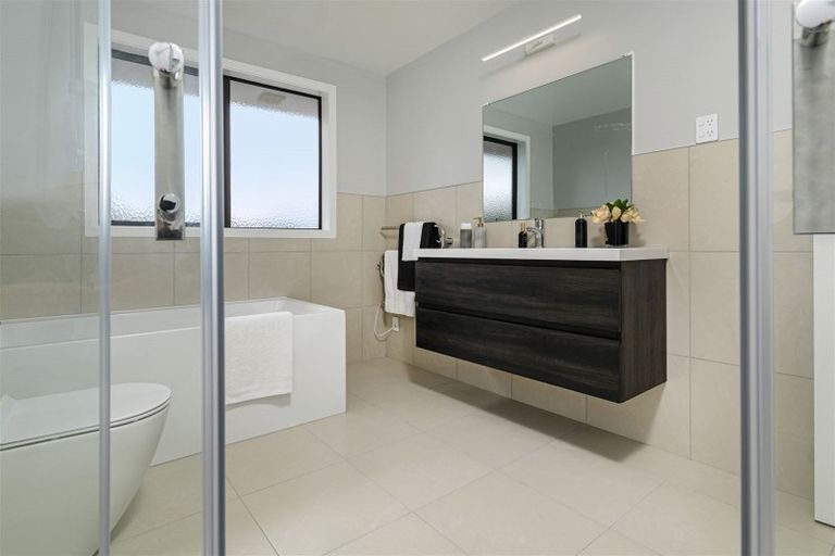 Photo of property in 8 Gordon Stanley Drive, Massey, Auckland, 0614