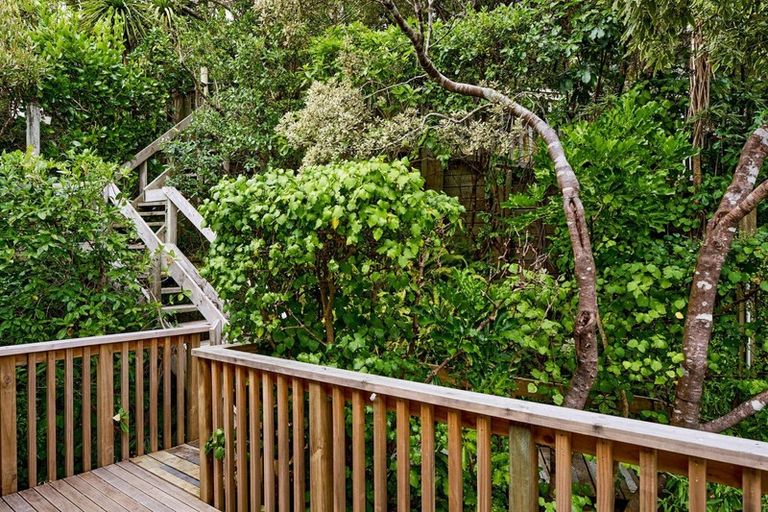 Photo of property in 88 Airlie Road, Plimmerton, Porirua, 5026