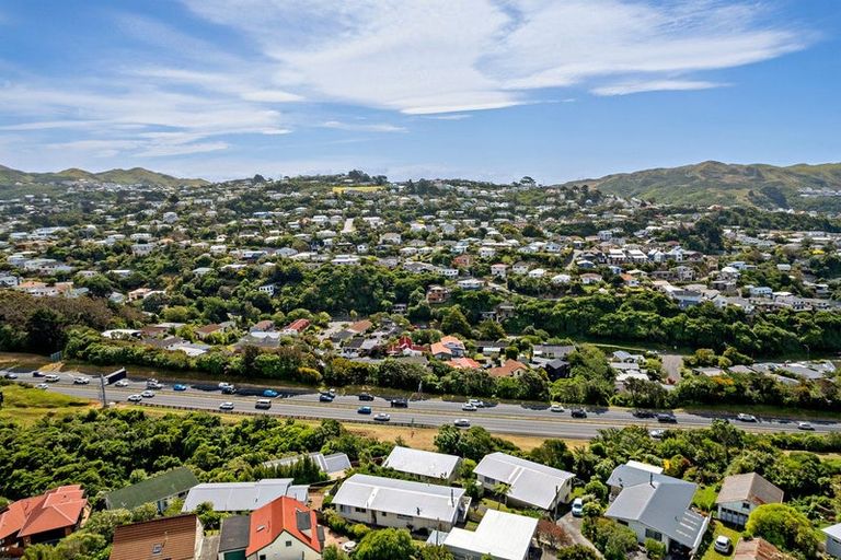 Photo of property in 5 Brydon Way, Paparangi, Wellington, 6037