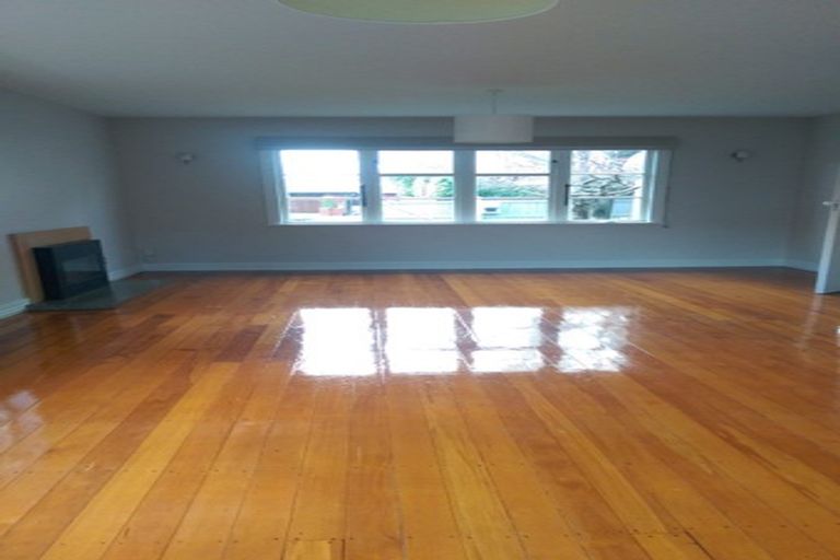 Photo of property in 35 Garreg Road, Fendalton, Christchurch, 8052