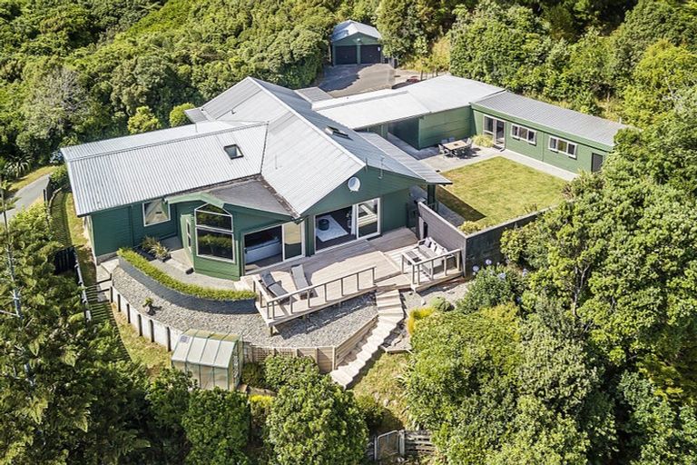 Photo of property in 11 Wilmshurst Place, Tawa, Wellington, 5028