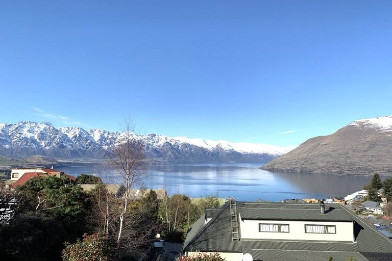 Photo of property in 6 Caples Place, Fernhill, Queenstown, 9300