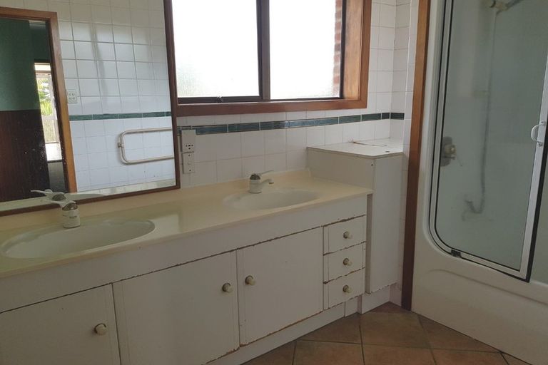 Photo of property in 23 Evans Road, Glen Eden, Auckland, 0602