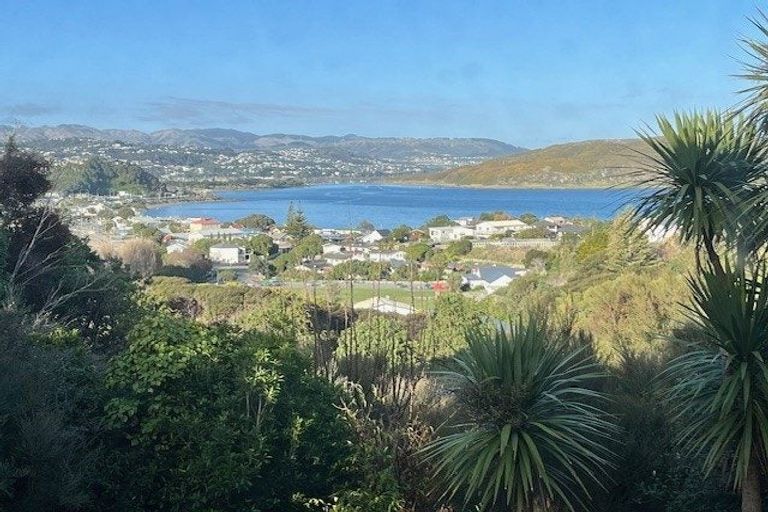 Photo of property in 16 Corlett Road, Plimmerton, Porirua, 5026