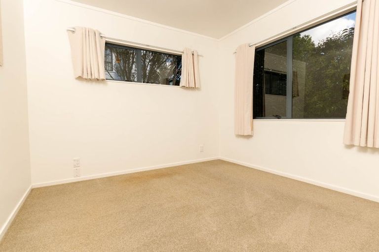 Photo of property in 2/59 Santiago Crescent, Unsworth Heights, Auckland, 0632