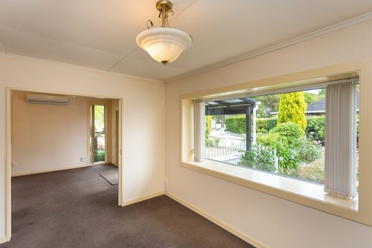 Photo of property in 1/208 Memorial Avenue, Burnside, Christchurch, 8053