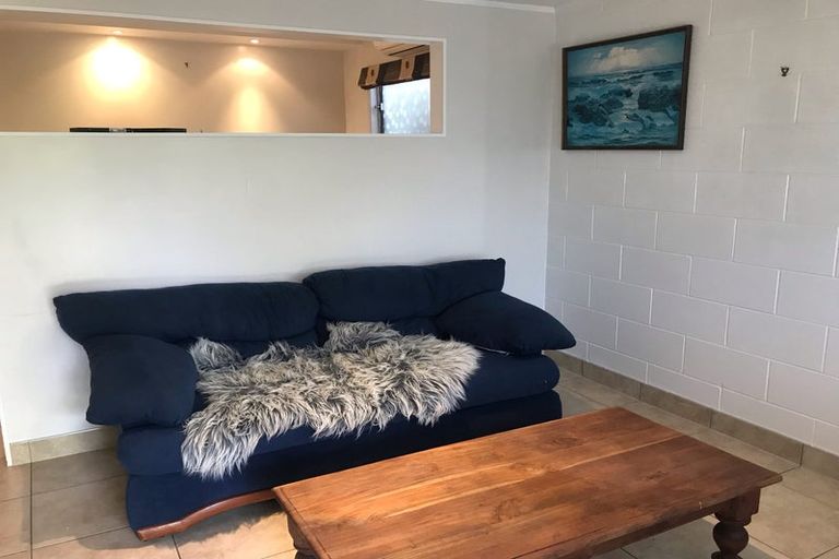 Photo of property in 2/22 School Road, Te Atatu South, Auckland, 0610