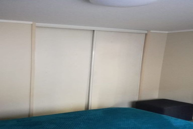 Photo of property in 20 Van Dyke Place, West Harbour, Auckland, 0618