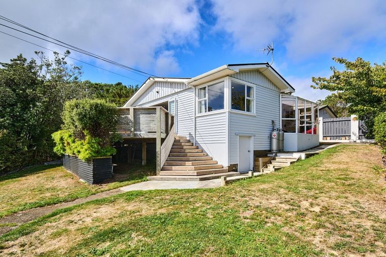 Photo of property in 6 Mayfair Place, Tawa, Wellington, 5028