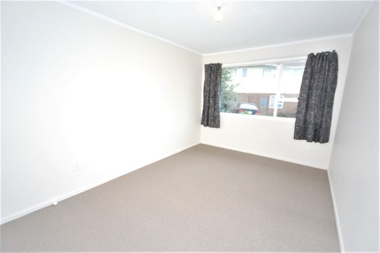 Photo of property in 2/27 Mataroa Road, Mount Wellington, Auckland, 1062