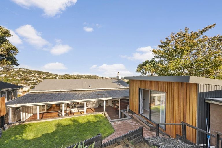 Photo of property in 123 Tauhinu Road, Miramar, Wellington, 6022