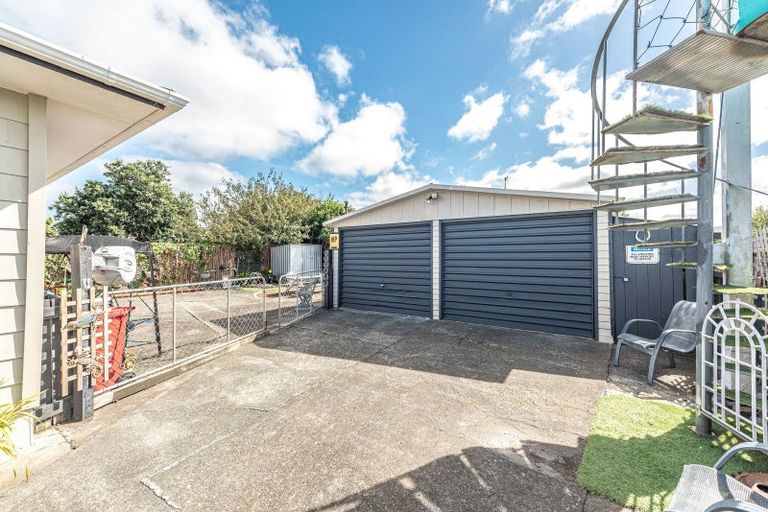 Photo of property in 102 Hinau Street, Castlecliff, Whanganui, 4501