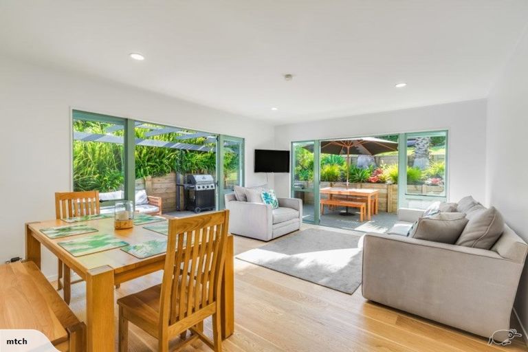 Photo of property in 1/39 Seaton Road, Murrays Bay, Auckland, 0630