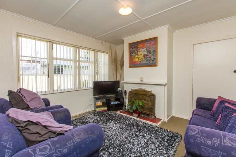 Photo of property in 18 Crawford Avenue, Mangere Bridge, Auckland, 2022