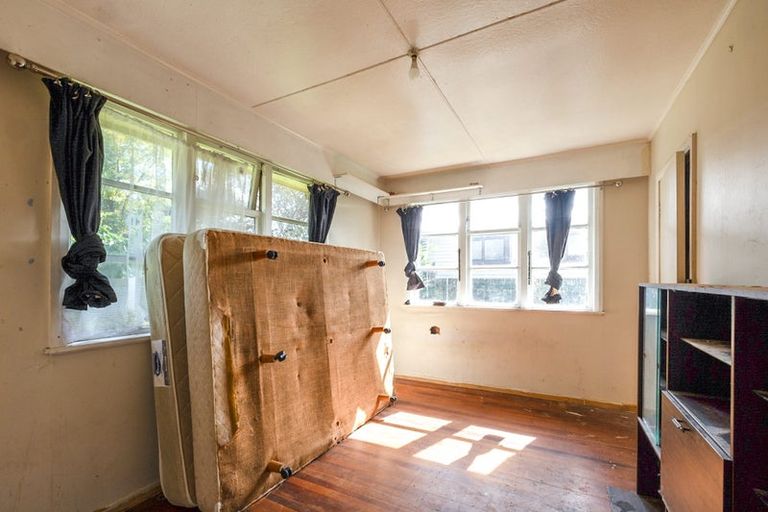 Photo of property in 77 Mould Street, Waitara, 4320