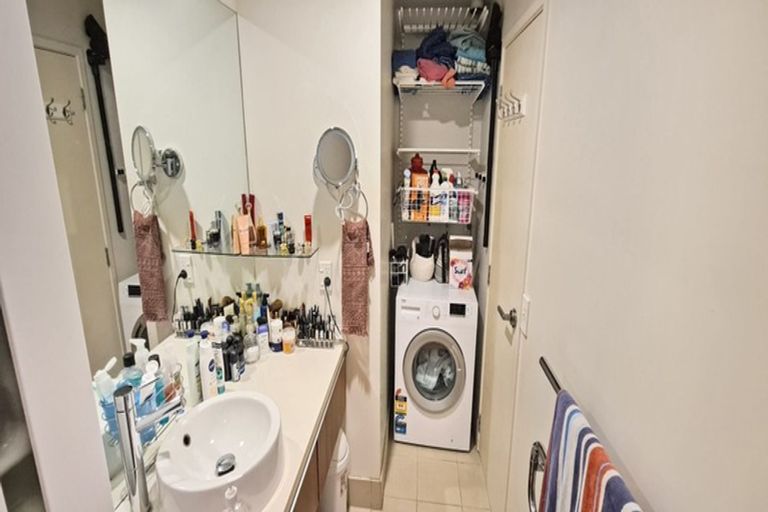 Photo of property in The Docks Apartments, 321/6 Dockside Lane, Auckland Central, Auckland, 1010
