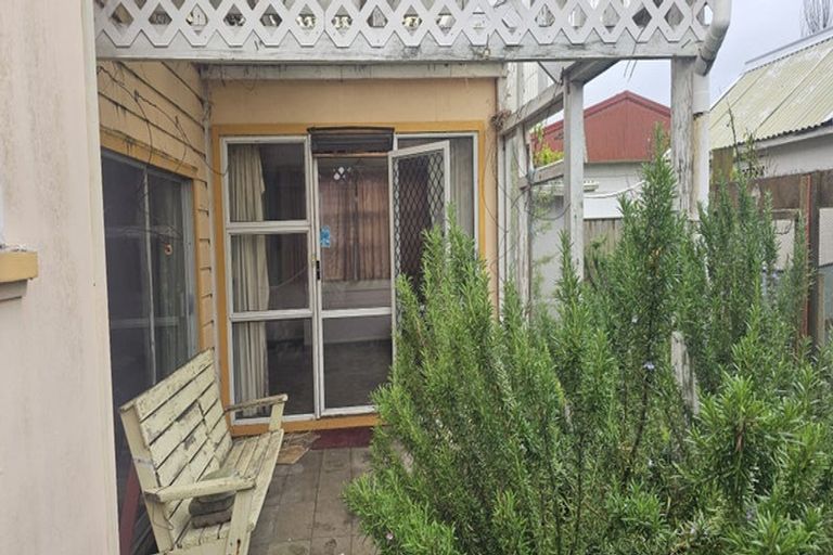 Photo of property in 16 Suffolk Street, Patea, 4520
