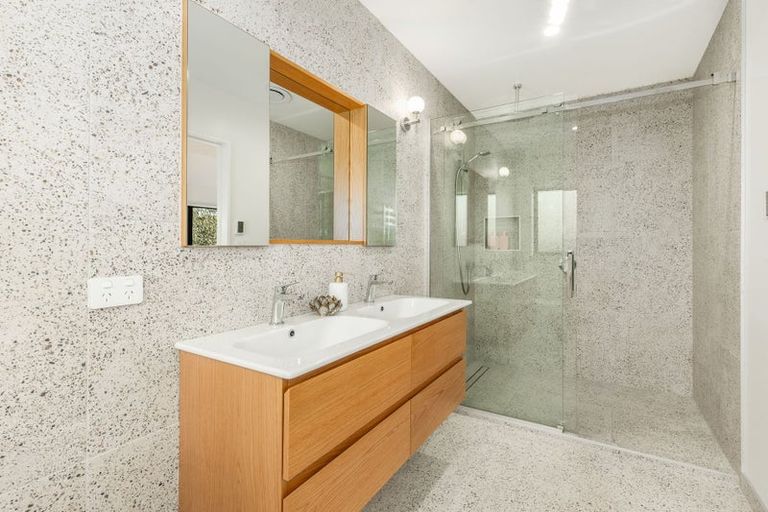 Photo of property in 15 Kaiwaru Place, Waikanae, 5036