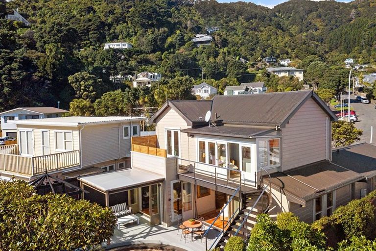 Photo of property in 84 Muritai Road, Eastbourne, Lower Hutt, 5013