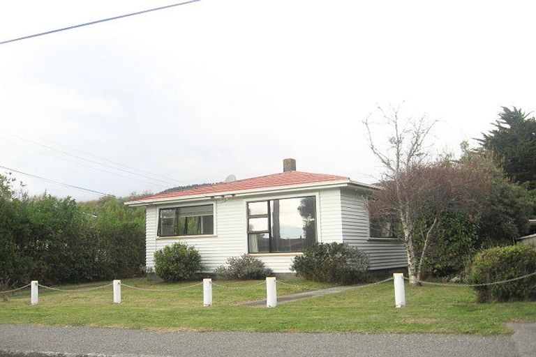 Photo of property in 130 Tilley Road, Paekakariki, 5034