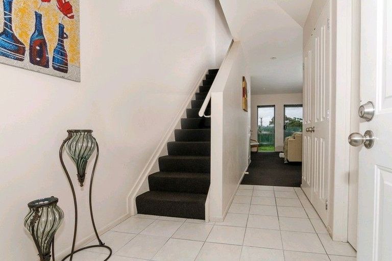 Photo of property in 25/3 Hulme Place, Henderson, Auckland, 0612