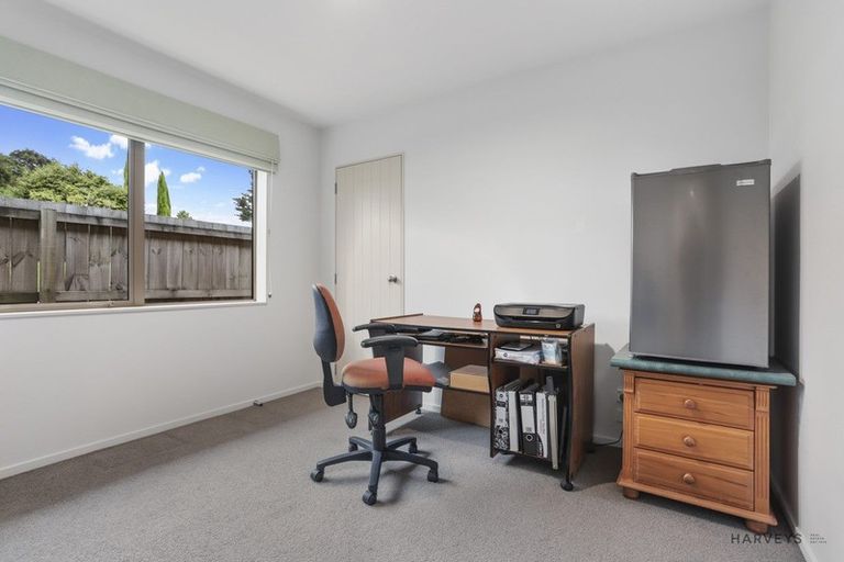 Photo of property in 48 Godley Road, Green Bay, Auckland, 0604