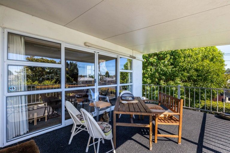 Photo of property in 32 Queens Road, Glen Avon, New Plymouth, 4312