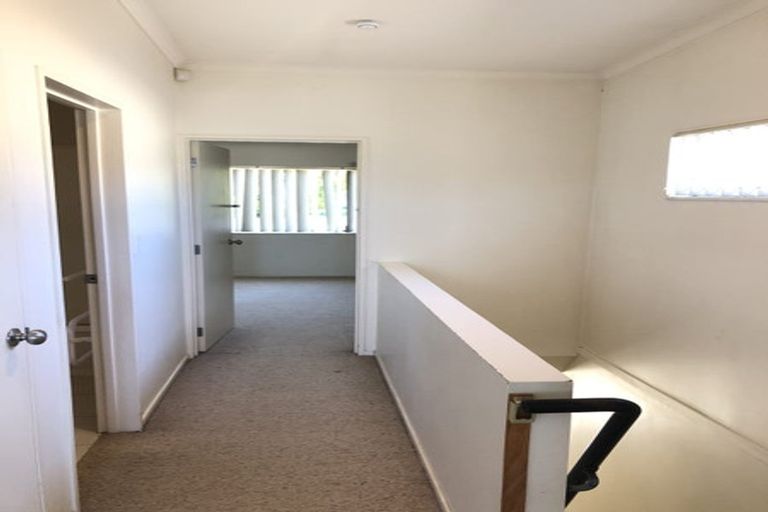 Photo of property in 10 Brashier Circle, Sunnyvale, Auckland, 0612