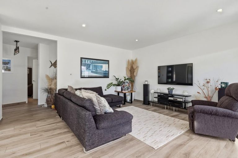 Photo of property in 15 Odlin Lane, Red Beach, 0932