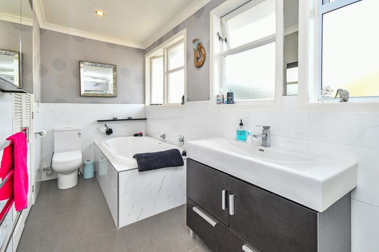 Photo of property in 22 Old Wairoa Road, Papakura, 2110