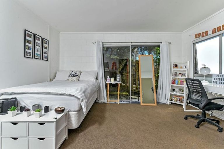 Photo of property in 1/305 East Coast Road, Mairangi Bay, Auckland, 0630